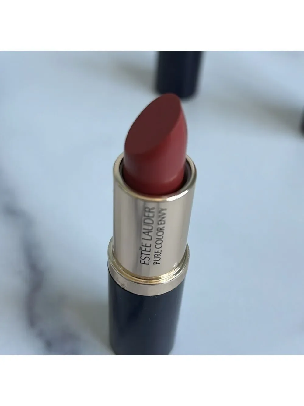 Set of Two Este Lauder Pure Color Lipsticks Rebellious Rose and Tumultuous Pink